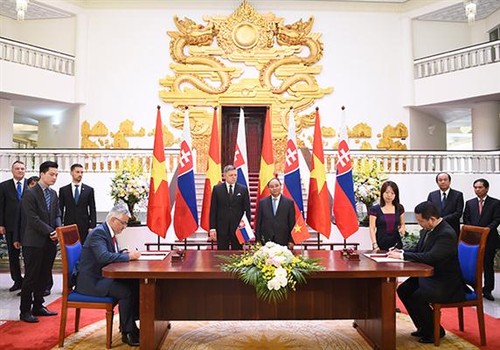 Slowakischer Premierminister Robert Fico besucht Vietnam - ảnh 1